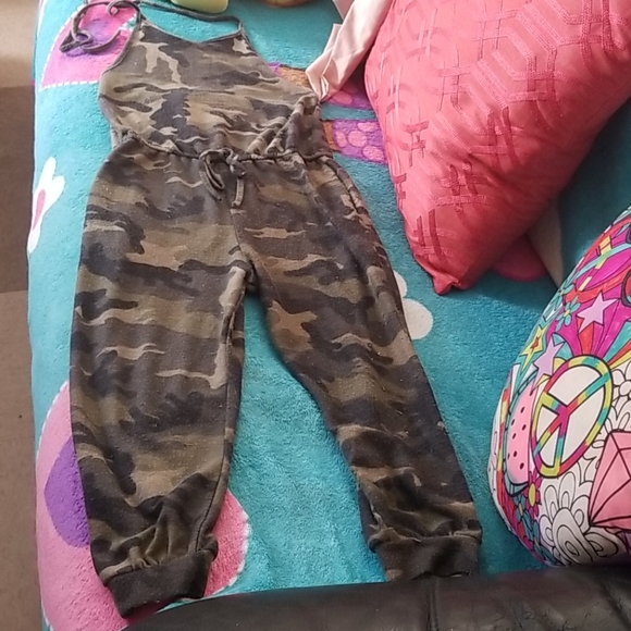 Overall - Picture 2 of 3